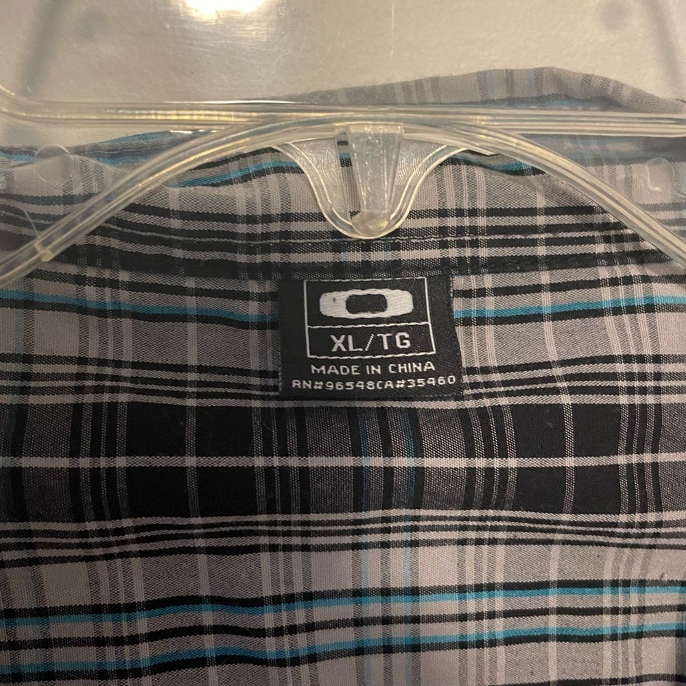 🎉2/$15 Oakley Men's Black and Gray Checkered Shirt - Picture 3 of 6